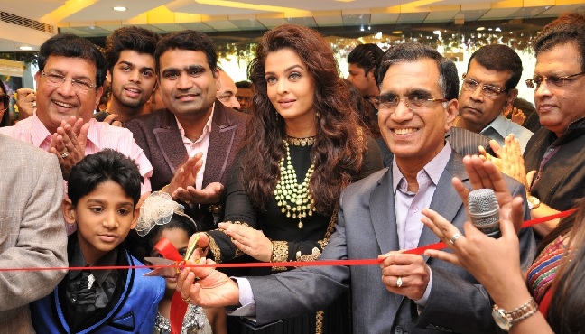 Aishwarya Rai launches jewellery showrooms in capital