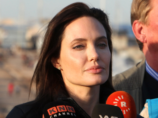 Angelina Jolie writes op-ed piece about Iraq camps