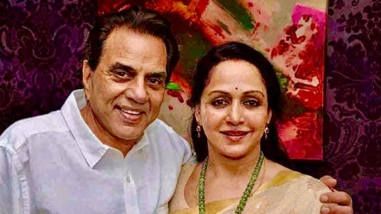 Hema Malini and Dharmendra completed 42 years together, the actress shared an unseen photo on her marriage anniversary