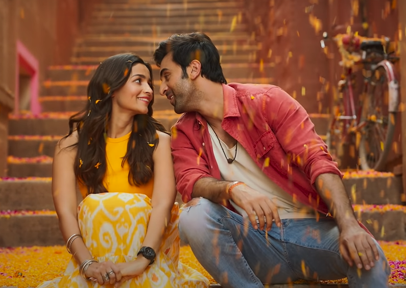Brahmastra movie song: The song of Alia Bhatt and Ranbir Kapoor\'s film \'Brahmastra\' was released today, and fans jumped with joy