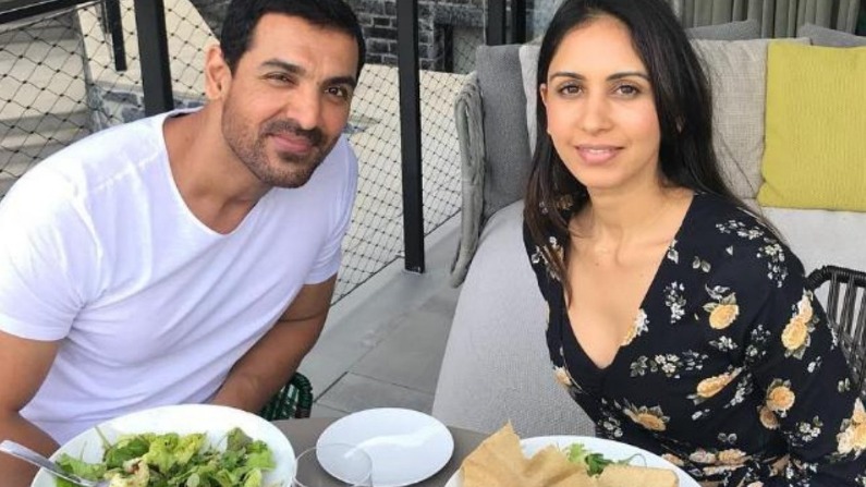John Abraham and Priya Runchal: John first met Priya in the gym, and married after a breakup with Bipasha