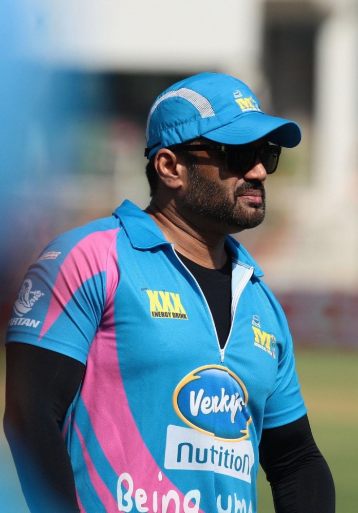 Filmbees - Actor Sunil Shetty During The Celebrity Cricket League wallpaper
